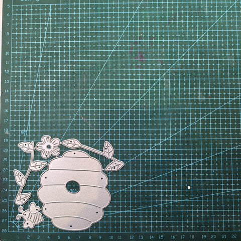 Inlovearts Honeycomb with Bee Flower and Leaf Cutting Dies