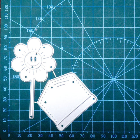 Inlovearts Smiling Flower In a Pocket Cutting Dies